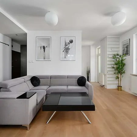 Apartmán With Garage